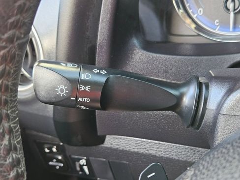 Used 2018 Toyota Corolla SE w/ SE Premium Package image 16