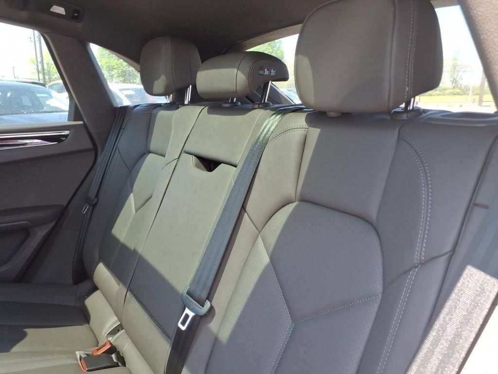 Used 2025 Porsche Macan AWD/4WD image 12