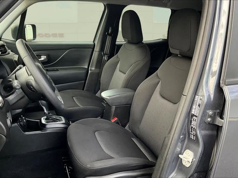 Used 2023 Jeep Renegade Latitude image 11