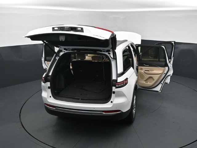 New 2027 Jeep Grand Cherokee Limited AWD/4WD image 30