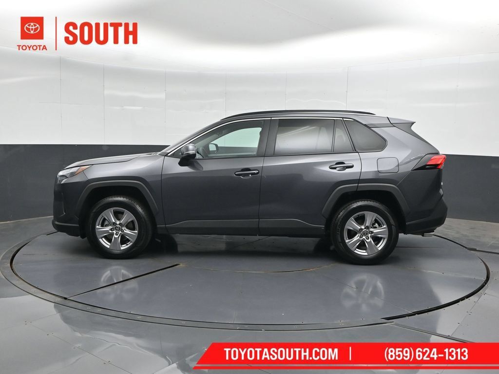 Used 2025 Toyota RAV4 XLE AWD/4WD image 7