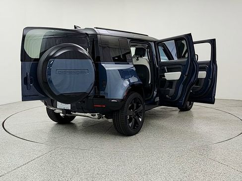 New 2026 Land Rover Defender 110 X-Dynamic SE image 11