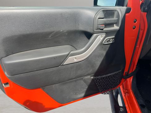 Used 2015 Jeep Wrangler Unlimited Sahara w/ Dual Top Group AWD/4WD image 12