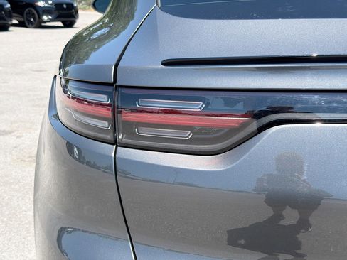 Used 2022 Porsche Cayenne S AWD/4WD image 10