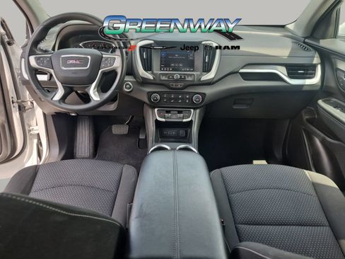 Used 2024 GMC Terrain SLE FWD image 8