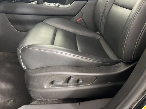 Used 2023 Cadillac XT4 Luxury w/ Cold Weather Package FWD image 18