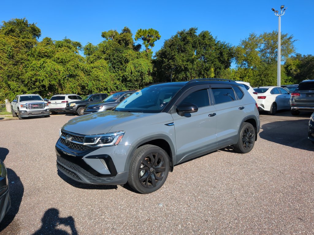Certified 2024 Volkswagen Taos SE w/ Taos Adventure Package (SXB) FWD image 2