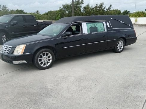 Used 2011 Cadillac DTS Limousine FWD image 2