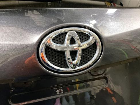 Used 2018 Toyota RAV4 XLE image 29