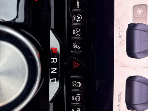 Used 2022 Jeep Grand Wagoneer Series III w/ Rear Seat Video Group 1 image 25