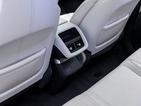 Certified 2024 Cadillac Lyriq Luxury AWD/4WD image 21
