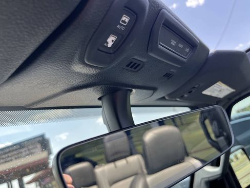 Used 2019 Jeep Wrangler Unlimited Sahara AWD/4WD image 18