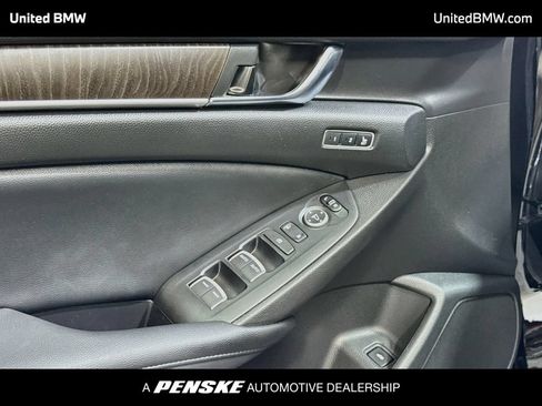 Used 2021 Honda Accord Touring image 3