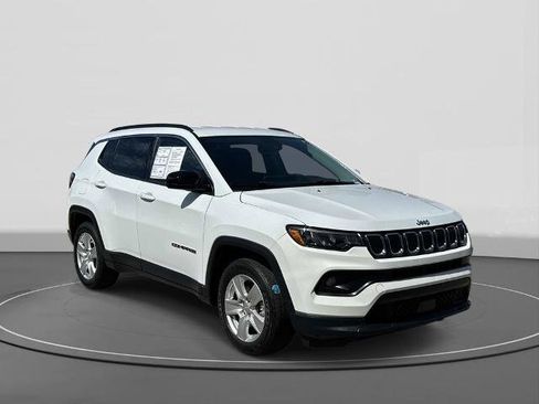 Used 2022 Jeep Compass Latitude FWD image 4