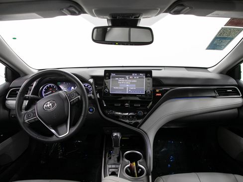 Used 2022 Toyota Camry XLE FWD image 13