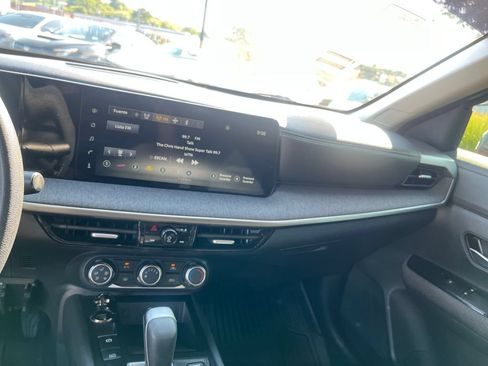 Certified 2025 Nissan Kicks SV FWD image 15