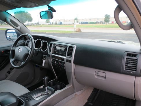 Used 2004 Toyota 4Runner SR5 RWD image 21