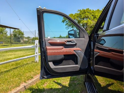 Used 2024 GMC Sierra 2500 Denali Ultimate w/ Max Trailering Package AWD/4WD image 9