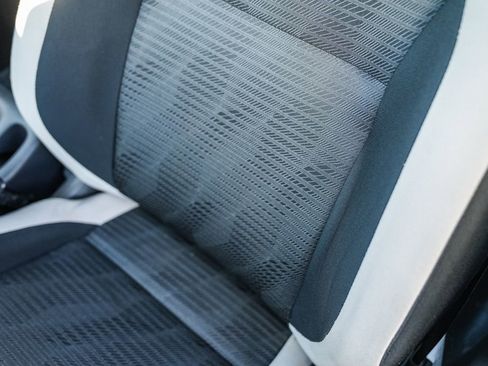 Used 2022 Nissan Versa SV image 28