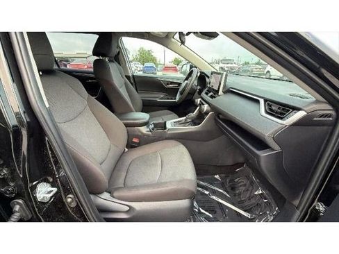 Certified 2025 Toyota RAV4 XLE FWD image 38