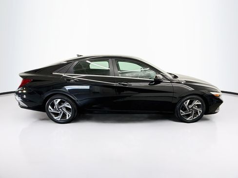 Used 2025 Hyundai Elantra SEL FWD image 10