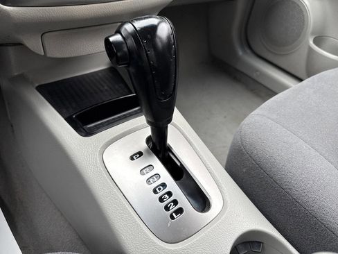 Used 2006 Kia Spectra EX image 31