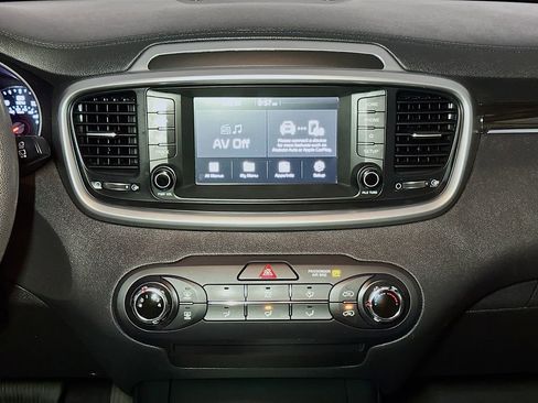 Used 2020 Kia Sorento AWD V6 image 14