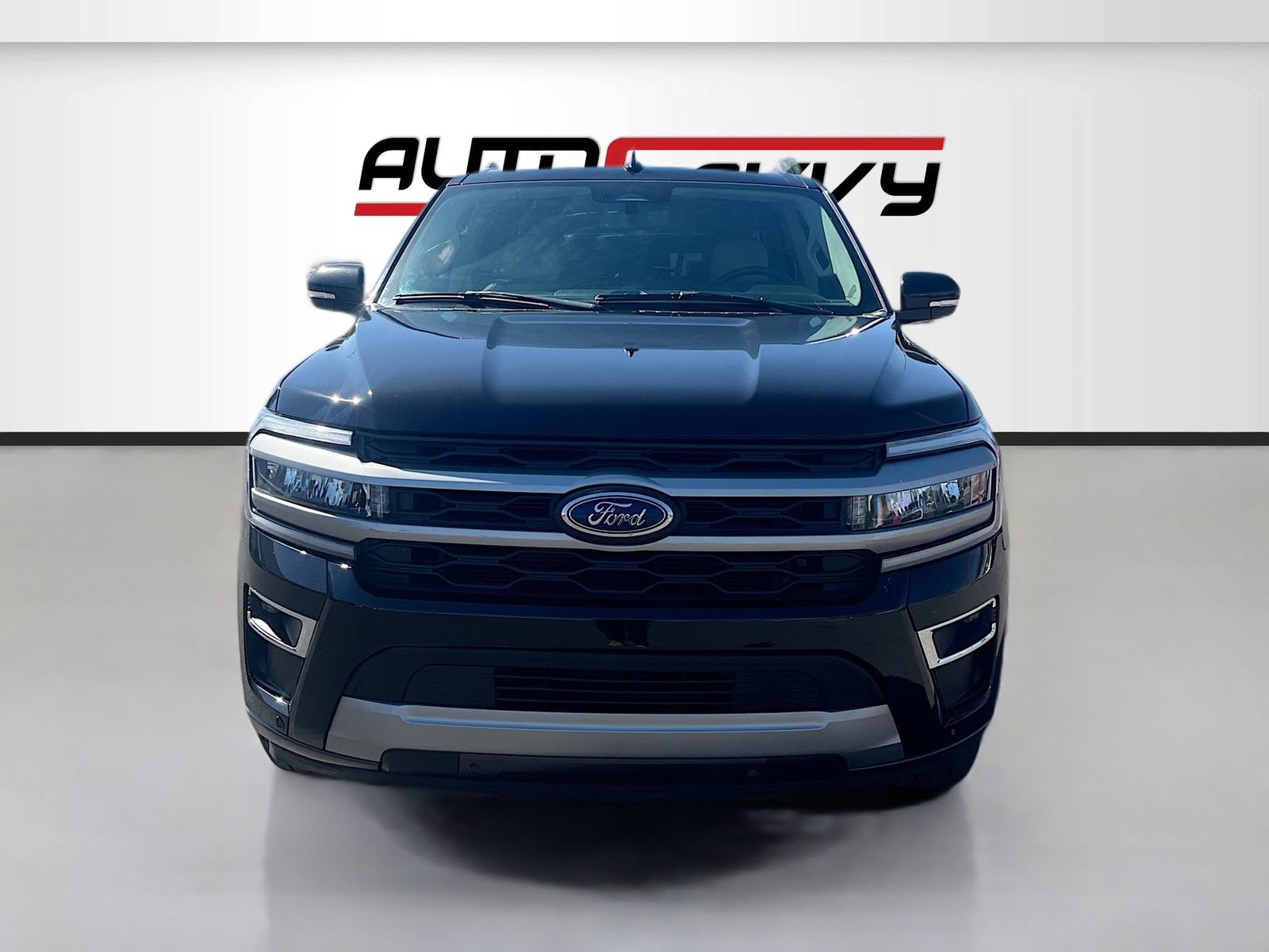 Used 2024 Ford Expedition Max Limited AWD/4WD image 2