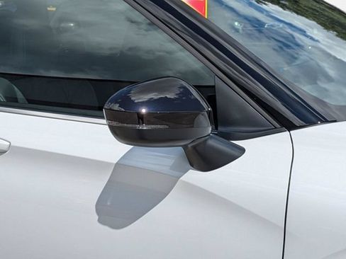 New 2026 Mitsubishi Outlander LE FWD image 12