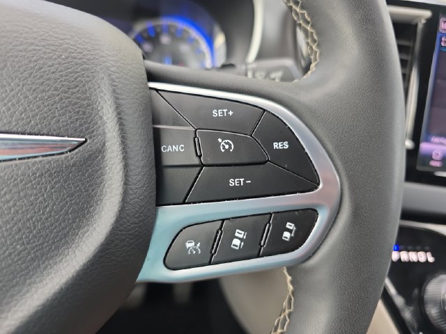 Used 2024 Chrysler Pacifica Touring-L FWD image 21