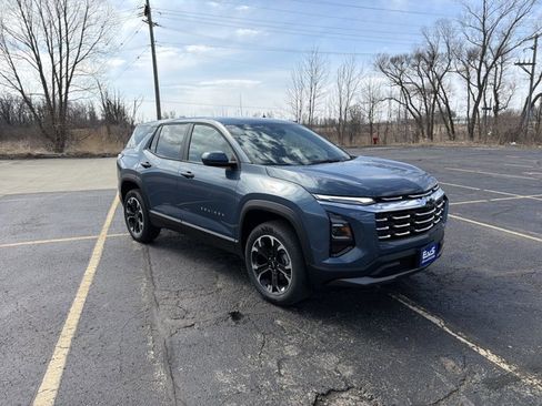 New 2026 Chevrolet Equinox LT image 3