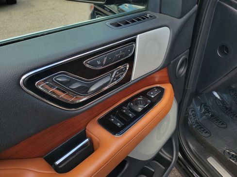 Used 2020 Lincoln Navigator Reserve w/ Equipment Group 208A Reserve AWD/4WD image 22