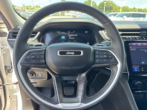 Used 2023 Jeep Grand Cherokee Limited AWD/4WD image 18