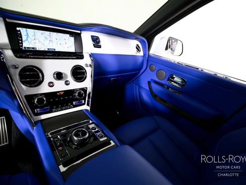 Used 2024 Rolls-Royce Cullinan AWD/4WD image 16