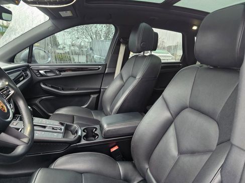 Used 2023 Porsche Macan image 24