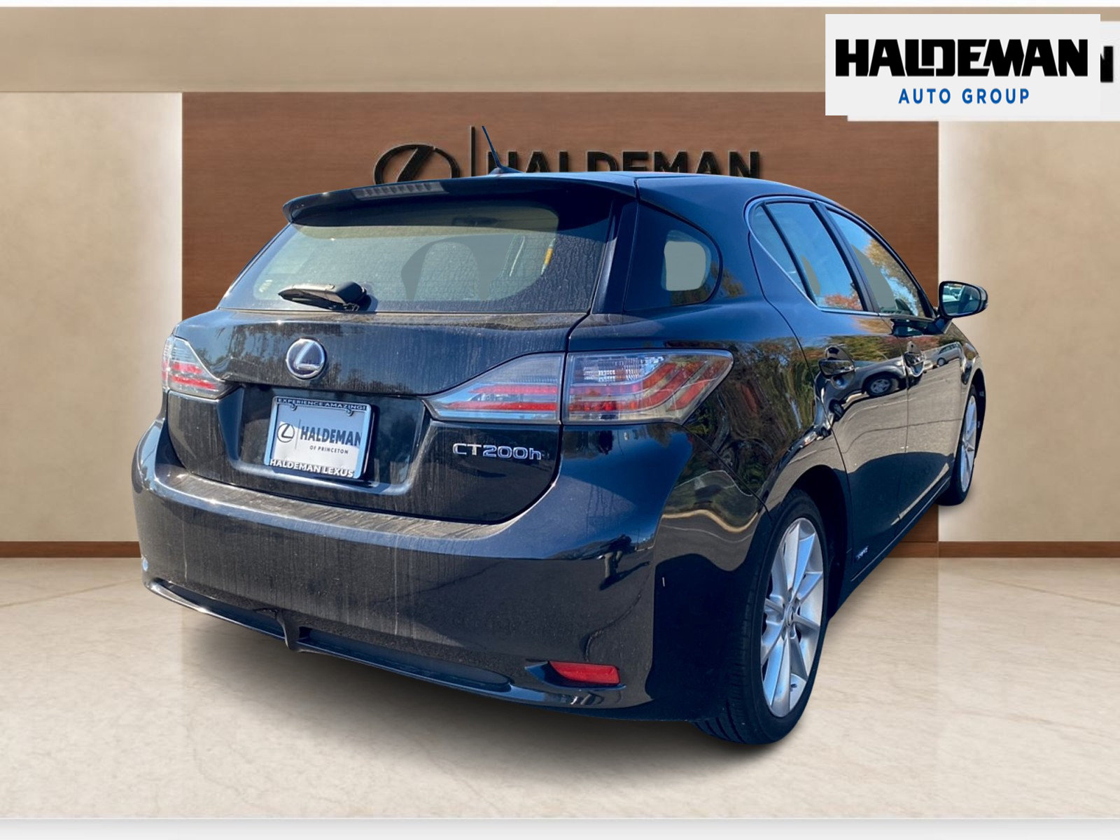 Used 2012 Lexus CT 200h Premium w/ Premium Audio Pkg FWD image 4