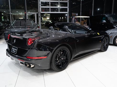 Used 2015 Ferrari California T image 4