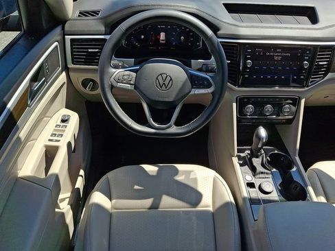Used 2023 Volkswagen Atlas SE w/ Panoramic Sunroof Package AWD/4WD image 12