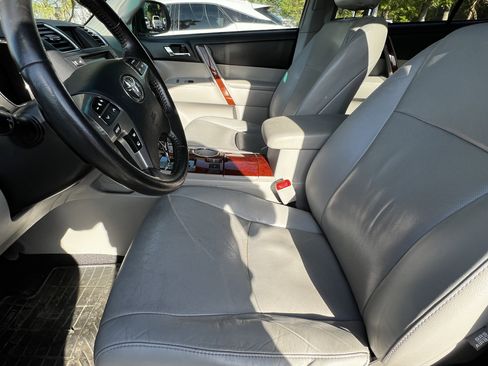 Used 2011 Toyota Highlander Limited w/ Tow Pkg image 17