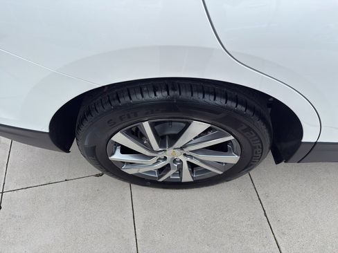 Used 2022 Chevrolet Equinox Premier image 7