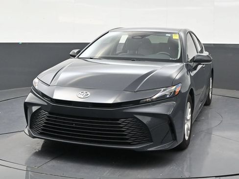 Used 2025 Toyota Camry LE FWD image 8