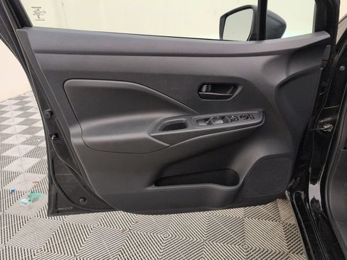 Used 2025 Nissan Versa S FWD image 31
