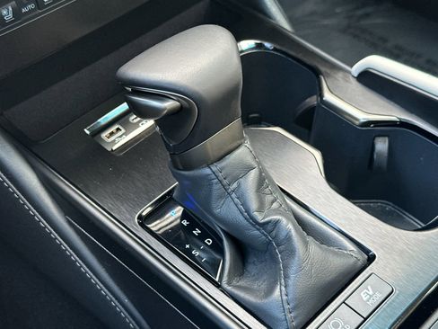 Used 2025 Lexus ES 300h w/ Premium Package image 24