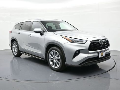 Used 2023 Toyota Highlander Limited AWD/4WD image 4