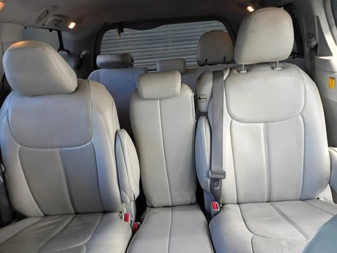 Used 2011 Toyota Sienna LE FWD image 16