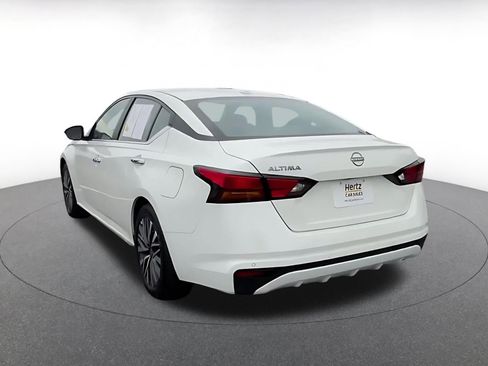 Used 2025 Nissan Altima 2.5 SV image 11