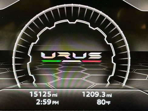 Used 2022 Lamborghini Urus image 11