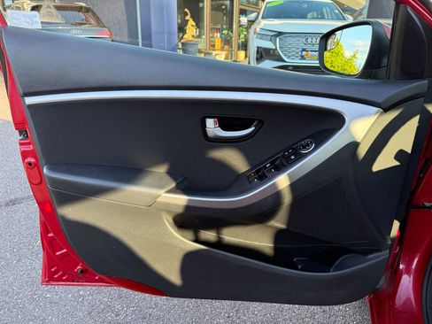 Used 2014 Hyundai Elantra GT FWD image 11