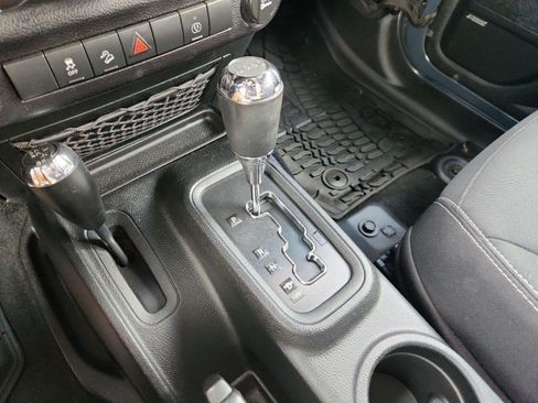 Used 2016 Jeep Wrangler Unlimited Rubicon w/ Connectivity Group AWD/4WD image 15