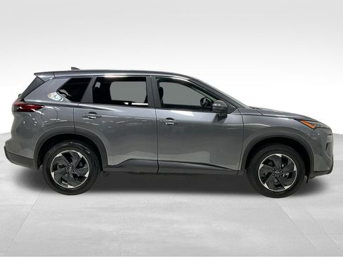 Used 2025 Nissan Rogue SV AWD/4WD image 3